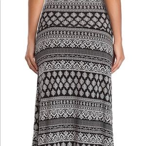 Urban Coco Long maxi skirt black and white pattern